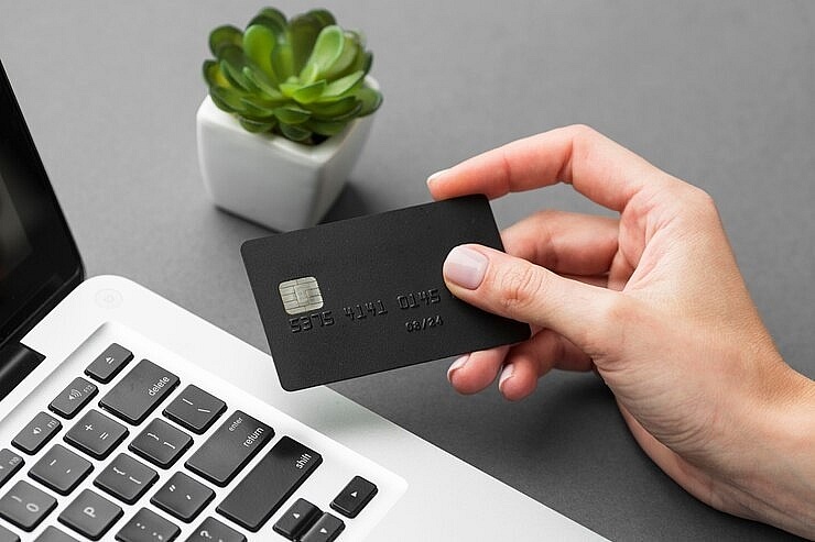 Credit card market rising alongside alternative habits